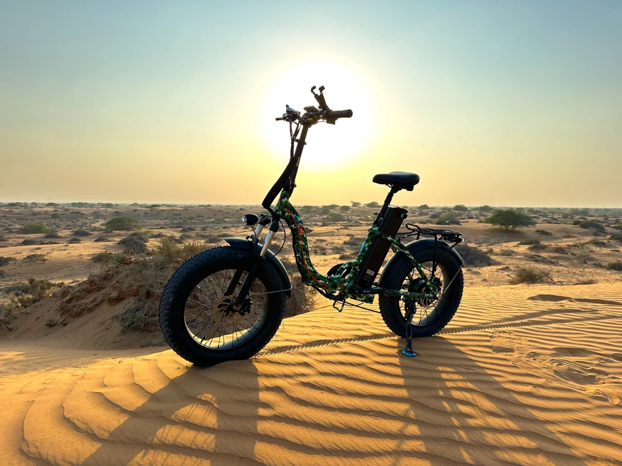 OxyVolt Low Fat Ranger на песчаном маршруте — фотография из каталога Револьт