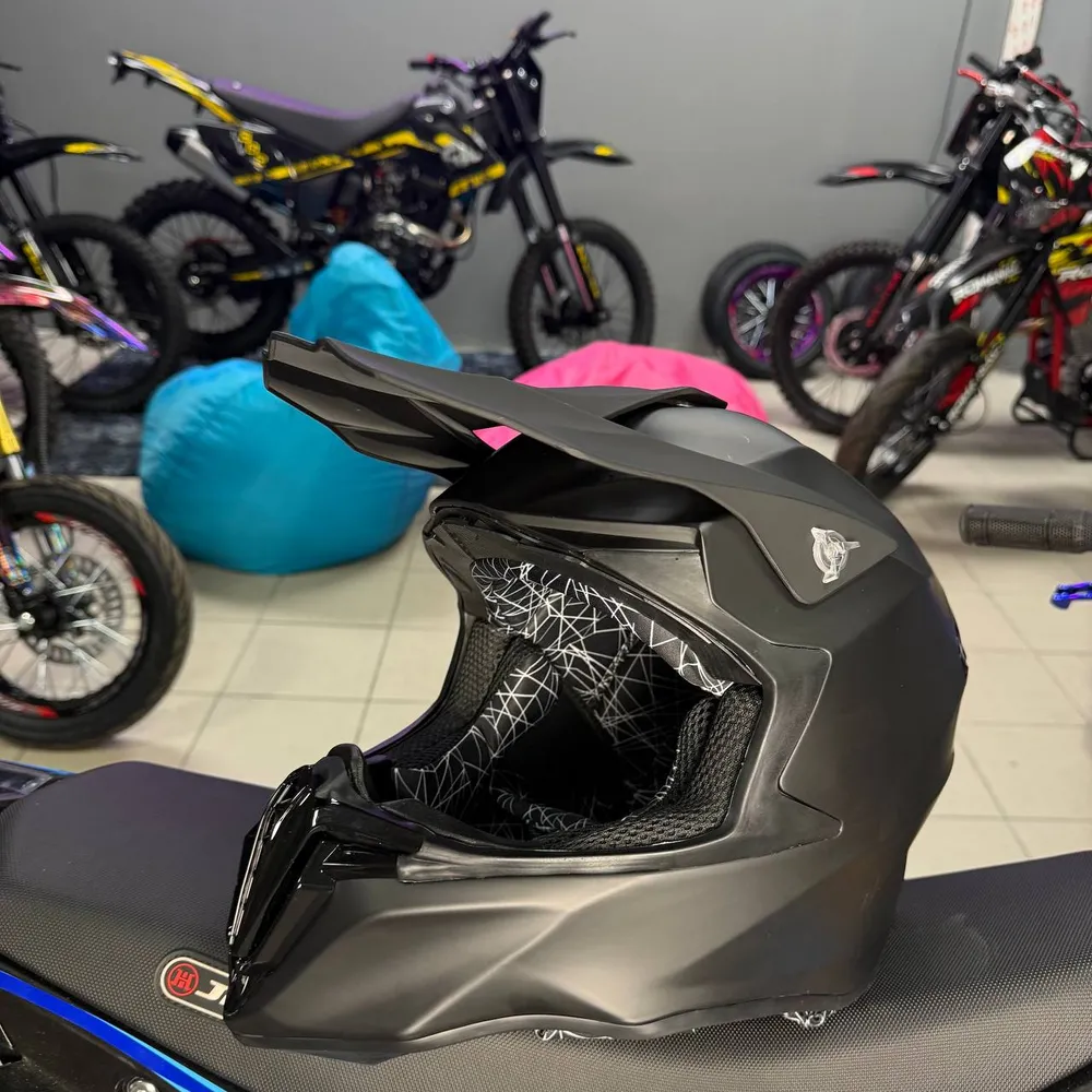Шлем кроссовый Черный матовый Airo Twist (M)